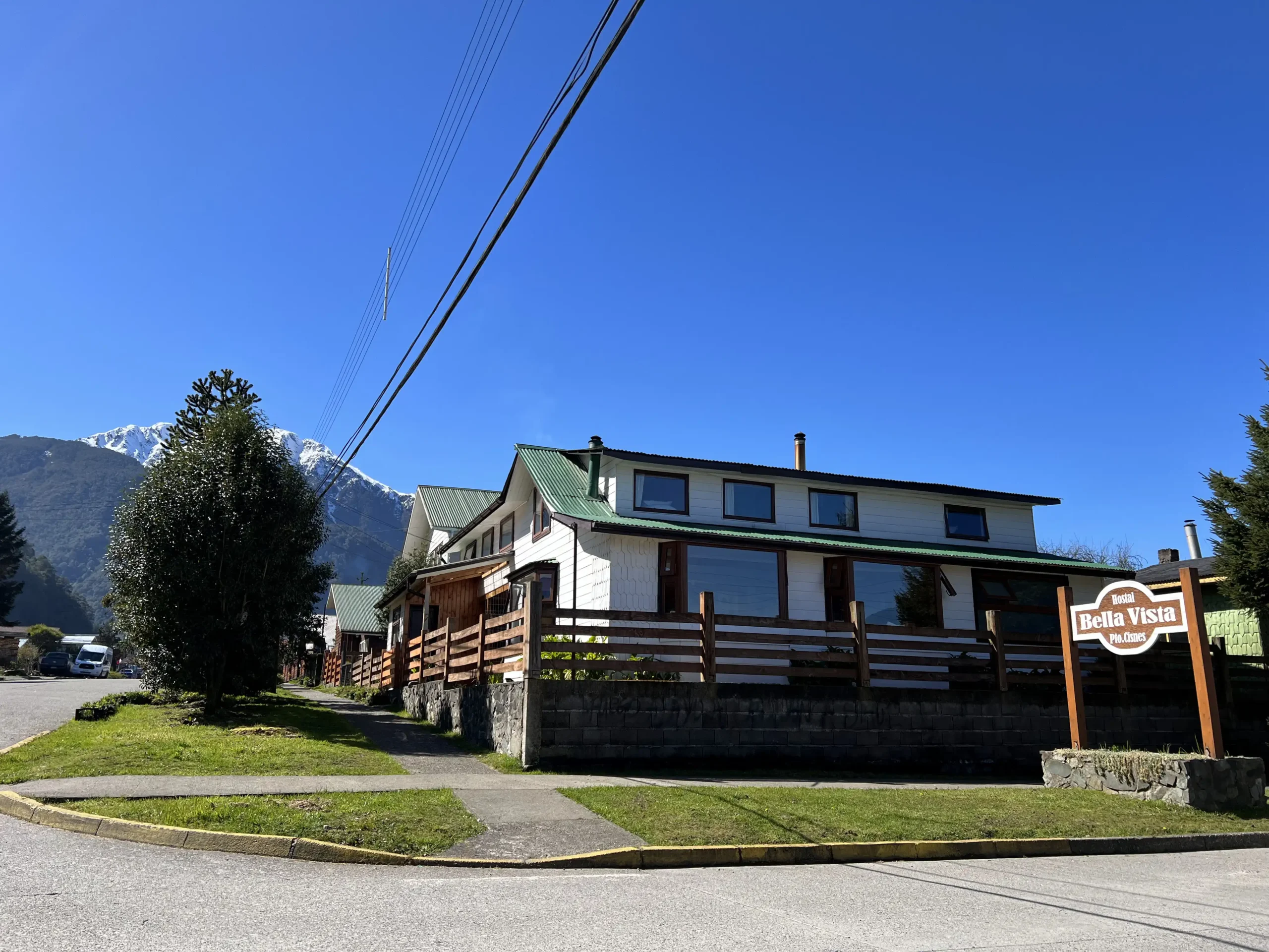 hostal-bella-vista-puerto-cisnes-frontis-hostal-cordillera