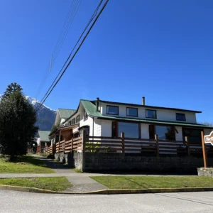 hostal-bella-vista-puerto-cisnes-frontis-hostal-cordillera