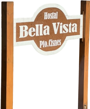 hostal-bella-vista-puerto-cisnes-letrero-de-entrada-a-la-hostal-alpha