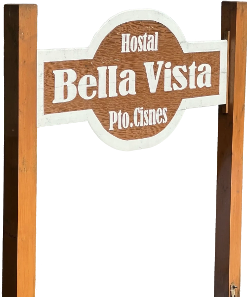 hostal-bella-vista-puerto-cisnes-letrero-de-entrada-a-la-hostal-alpha