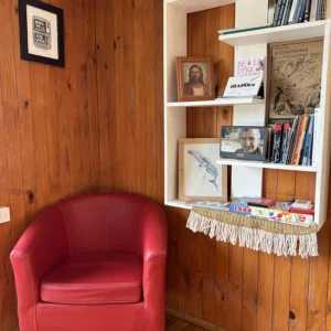 hostal-bella-vista-puerto-cisnes-zona-de-lectura